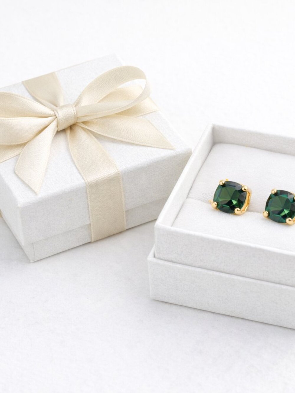 SE-52-Vintage Green CZ Stud Earrings Gold Tone Minimal Classic Everyday Jewelry - Picture 6 of 7